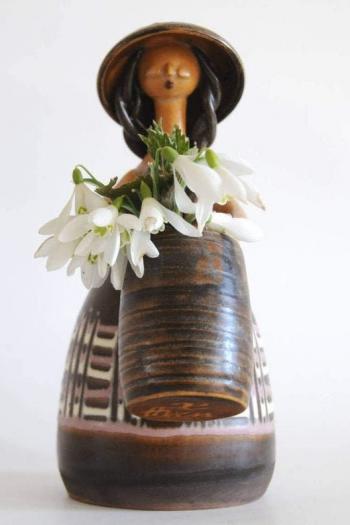 Swedish Flowergirl by Cay Cedergren. Mid century modern. 1960s ceramic. Vintage Studio Pottery