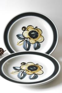Stavangerflint. Two SENJA plates. design Inger Waage. Plates with Handpainted decor. Stavanger Norway.