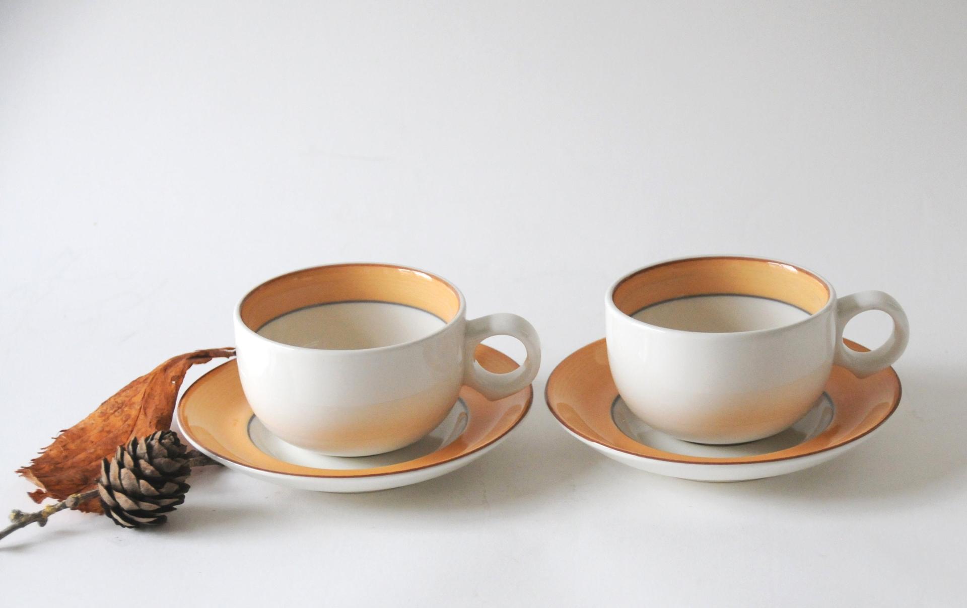 Arabia Finland Kloverblad Tea sets by Stig Lindberg / Inkeri Leivo. Pair Cups and saucers. Scandinavian mid-century