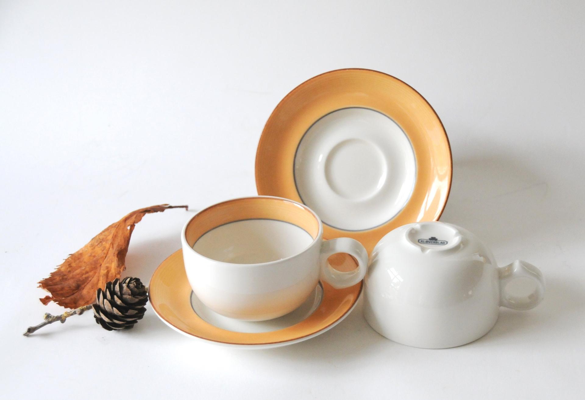 Arabia Finland Kloverblad Tea sets by Stig Lindberg / Inkeri Leivo. Pair Cups and saucers. Scandinavian mid-century