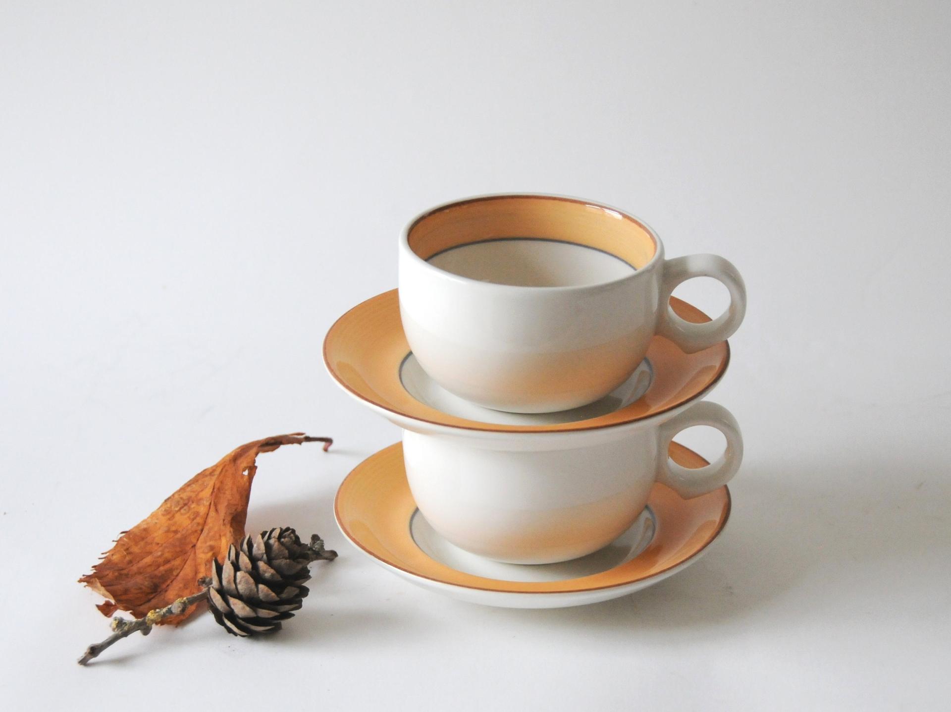Arabia Finland Kloverblad Tea sets by Stig Lindberg / Inkeri Leivo. Pair Cups and saucers. Scandinavian mid-century