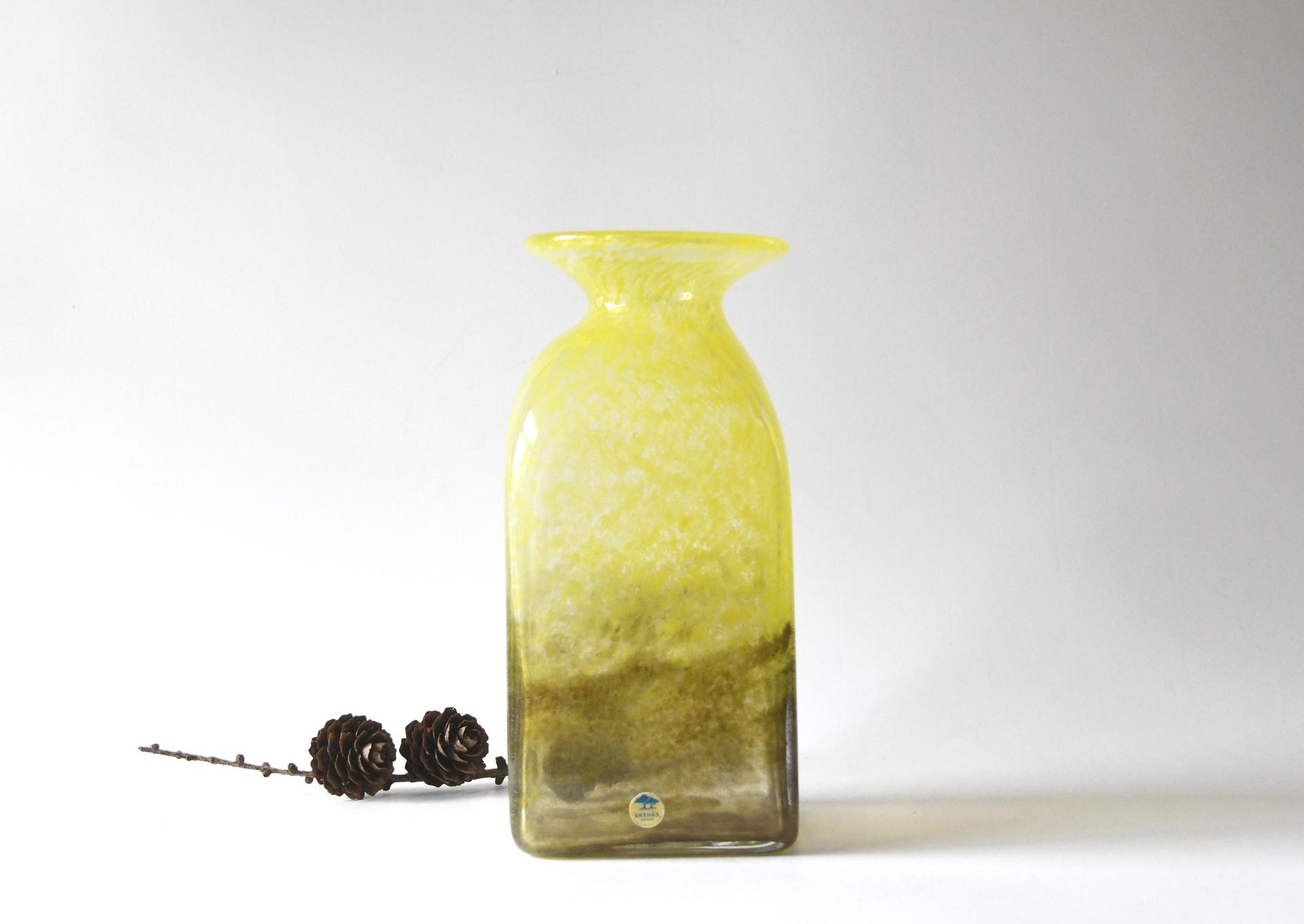 Art Glass Vase by John Orwar Lake for Ekenäs Sweden. Yellow Swirl and bubble glass Vase. Signed
