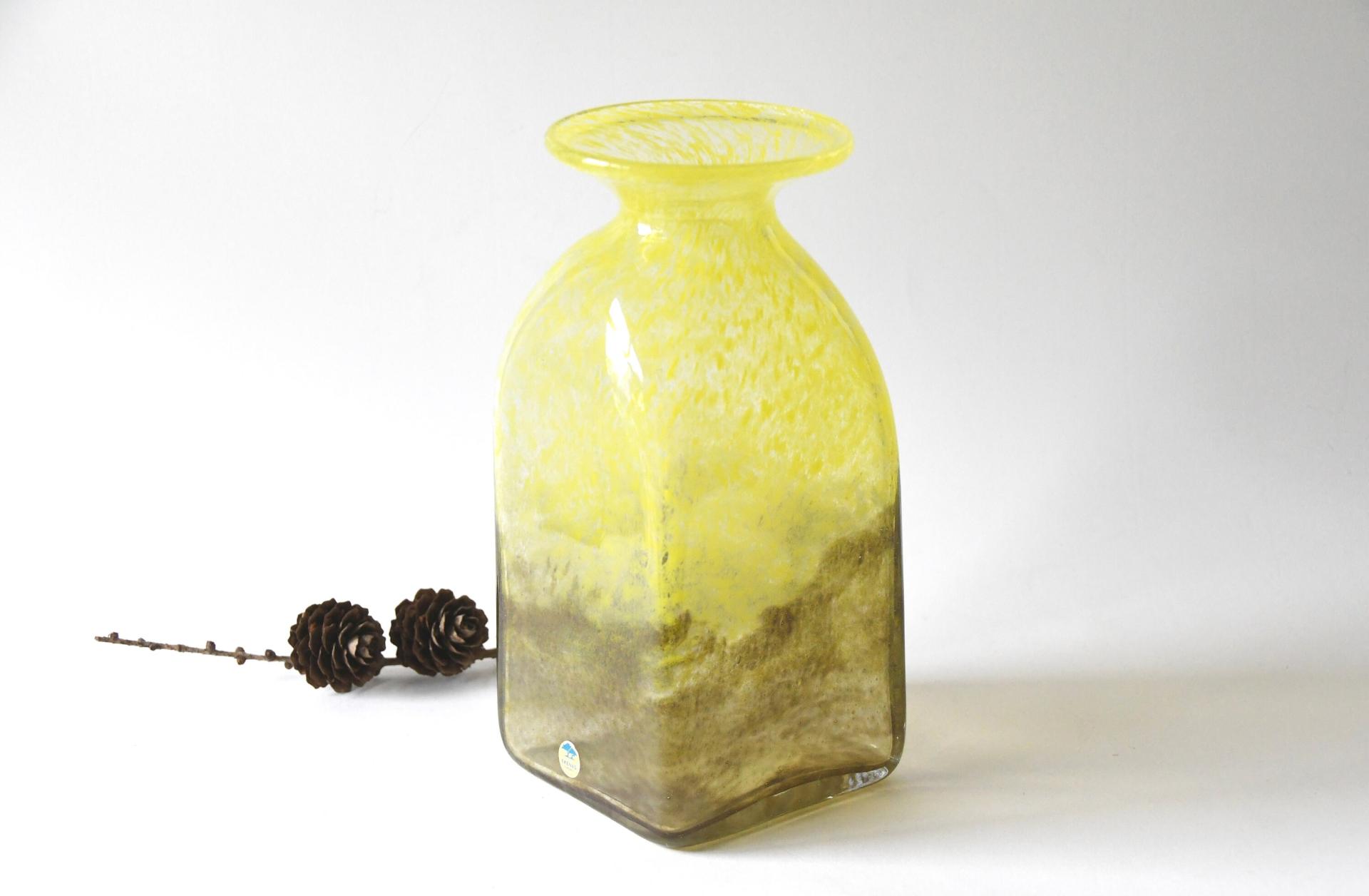 Art Glass Vase by John Orwar Lake for Ekenäs Sweden. Yellow Swirl and bubble glass Vase. Signed