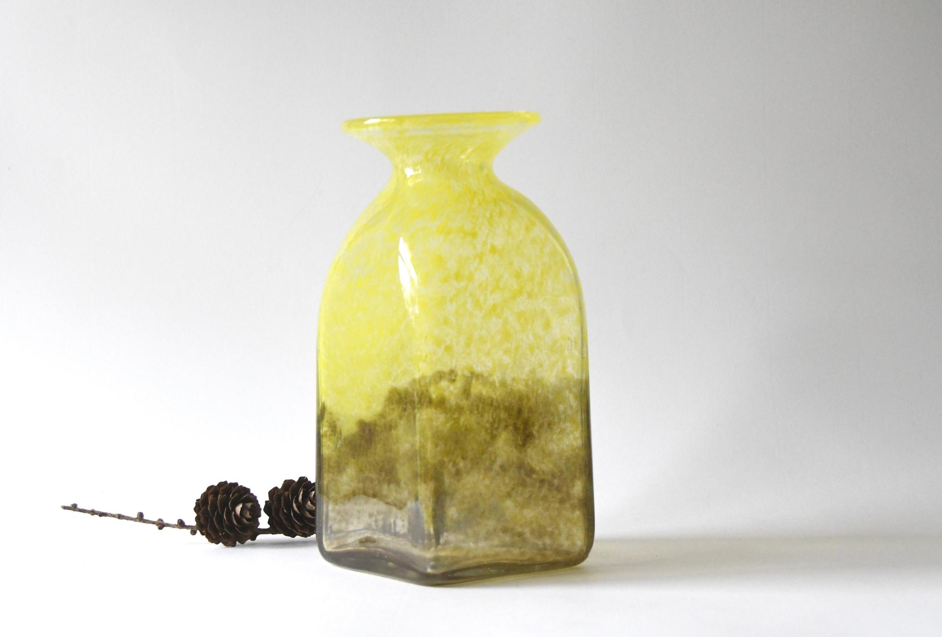 Art Glass Vase by John Orwar Lake for Ekenäs Sweden. Yellow Swirl and bubble glass Vase. Signed