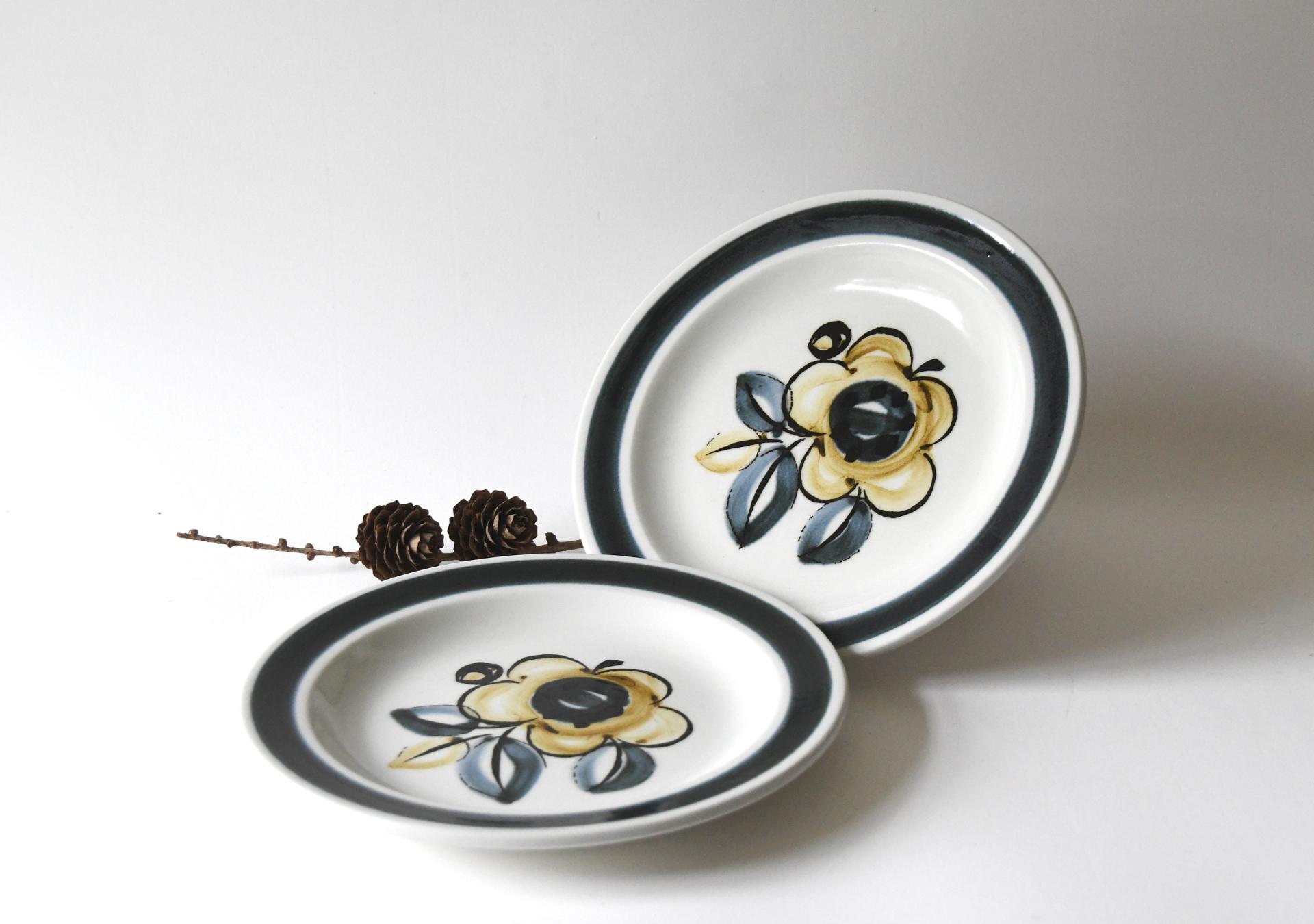 Stavangerflint. Two SENJA plates. design Inger Waage. Plates with Handpainted decor. Stavanger Norway.